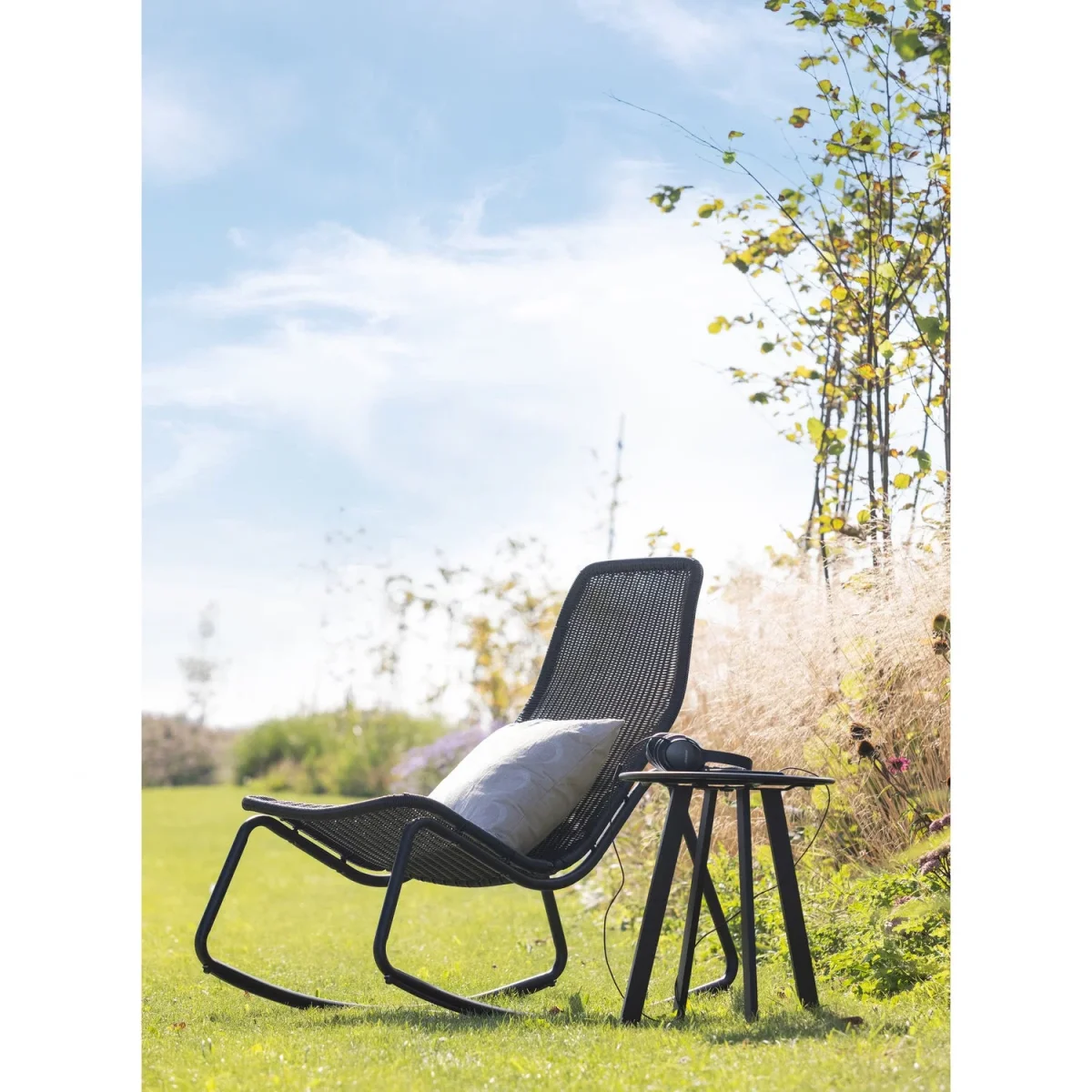 WOOOD - Tom Garden Gyngestol Sort - 97x51x95 cm - Billede 4