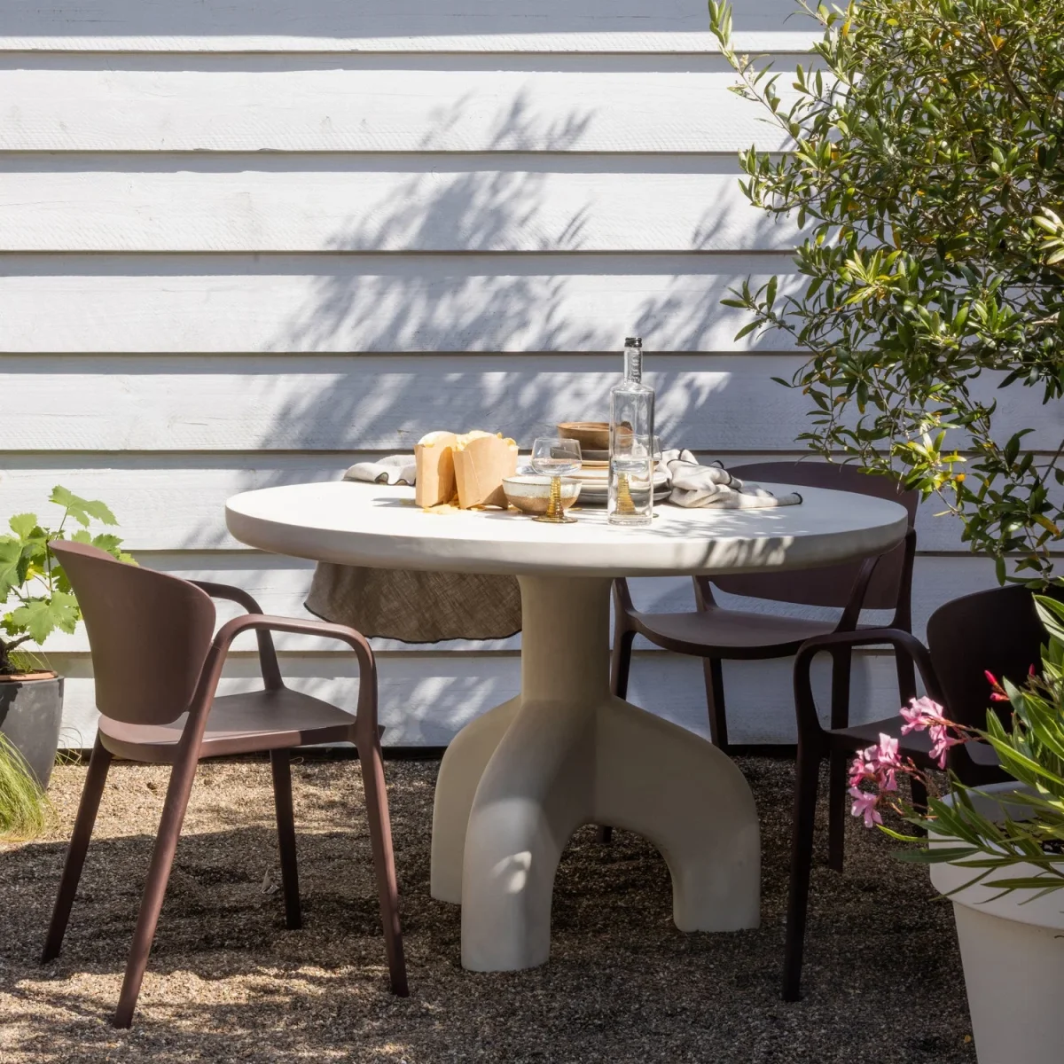 WOOOD Bent Havestol Plastik Lilla/Brun - Sæt af 2 stk. - 75x57x56 cm - Billede 3