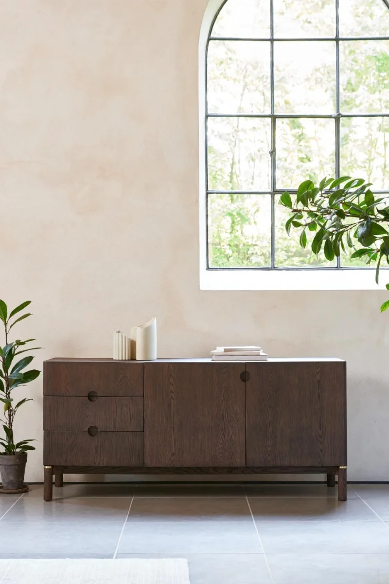 Arun Skænk - Espresso Brown Woca Olie, 160x73x45,5cm