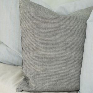 Ib Laursen - pudebetræk - sort m. beige striber - 50 x 70 cm